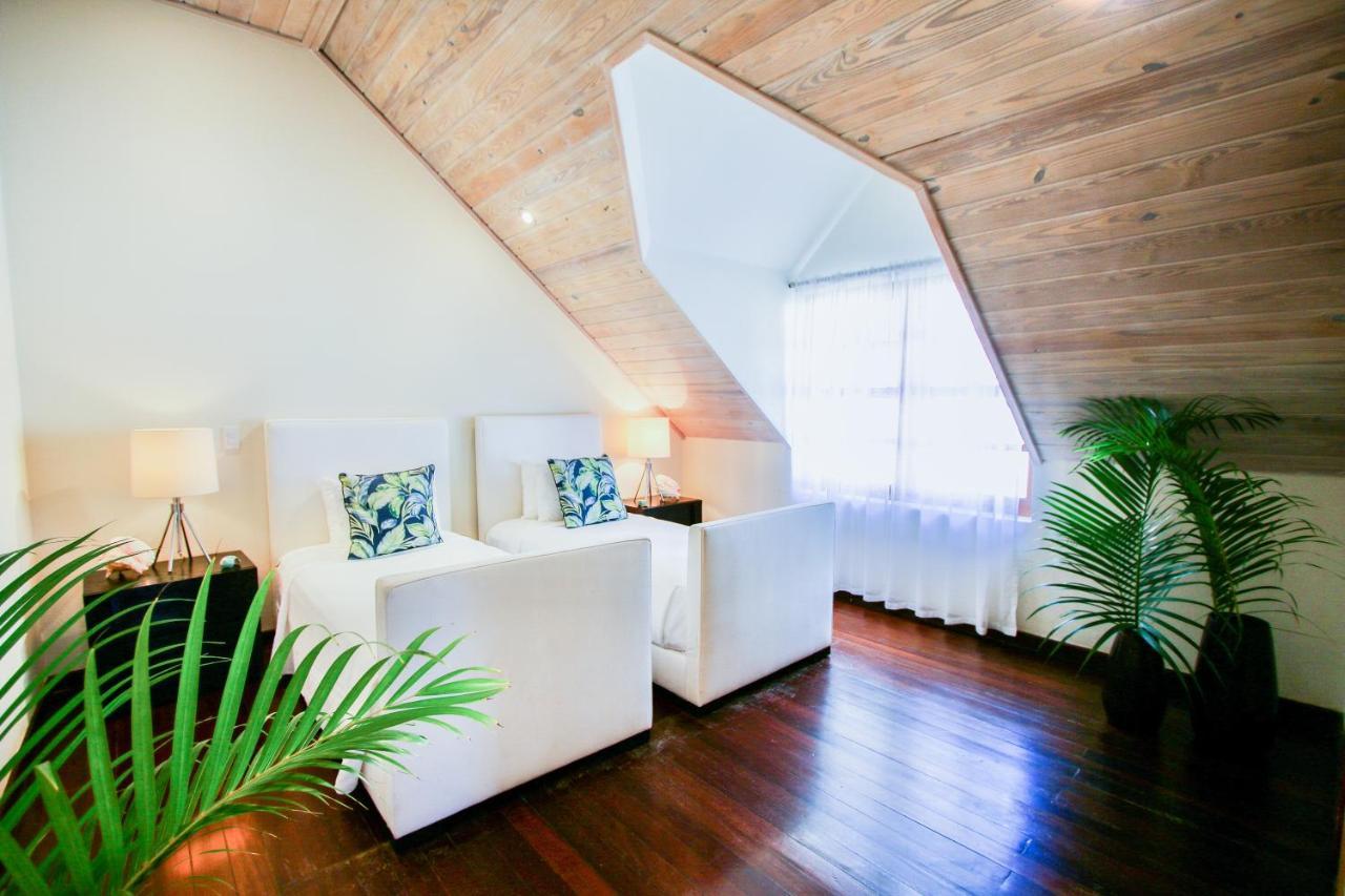 The Hideaway At Hughes Point Hotel Freetown Village Eksteriør billede